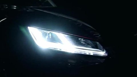 八月：奥色治郡